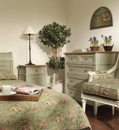 Light Green Farmhouse Bedroom, Green And Crème Bedroom, French Country Aesthetic Bedroom, Sage Green Vintage Bedroom, Green French Country Bedroom, Summer Cottage Bedroom, Cottagecore Bedroom Furniture, Bedroom Retro Aesthetic, English Garden Bedroom