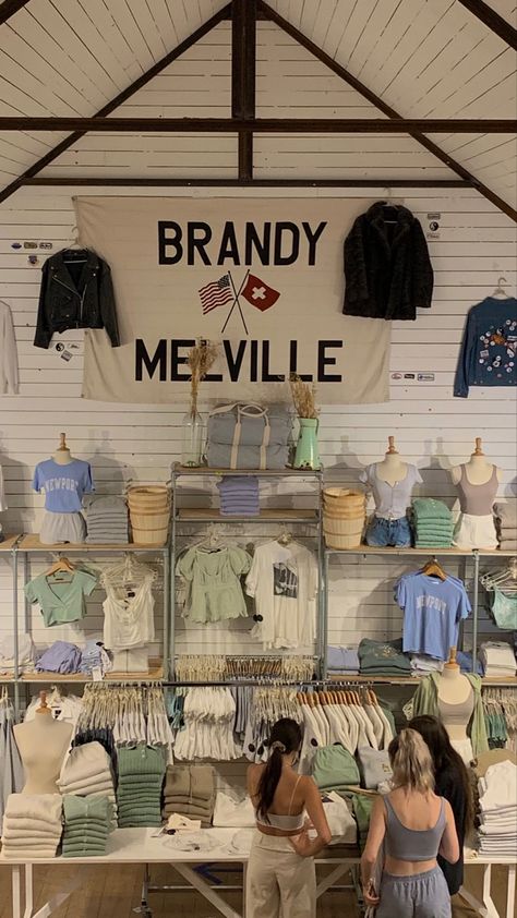 Brady Melville, Brandy Melville Aesthetic, Brandy Melville Outfits, Clothing Store Interior, Digital Closet, Clothes Pin Crafts, Fire Fits, Girls World, Simple Trendy Outfits