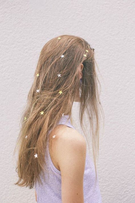 Add sparkly stars to your hair with hairspray. Makoto Kino, Minako Aino, Luna Lovegood, Glitter Force, Glitter Hair, Hair Envy, 인물 사진, Makeup Trends, Hair Day