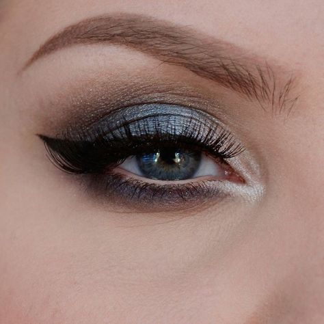 Steel Blue Eyeshadow, Gray And Blue Eyeshadow, Dark Grey Eyeshadow, Eyeshadow For Dark Blue Eyes, Blue Grey Eyeshadow, Blue And Grey Eyeshadow Looks, Blue Eyeshadow Makeup For Brown Eyes, Makeup For Light Blue Dress, Mum Makeup