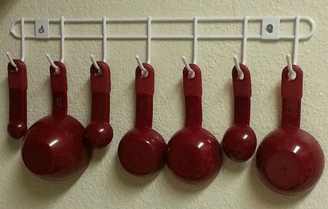 Dollar Store Decorating – Organize Your Measuring Cups Measuring Cup Organization, Dollar Store Decorating, Kitchen Organization Utensils, Diy Pantry Organization, Dollar Tree Organization, Measuring Cups And Spoons, Kitchen Organization Pantry, Kitchen Organization Diy, Kitchen Decor Apartment