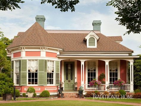 A Georgia Cottage – Everyday Living Traditional Home Magazine, Victorian Exterior, Green Shutters, Paint Color Ideas, Cottage Painting, Georgia Homes, Exterior Paint Color, Victorian Cottage, Railing Design