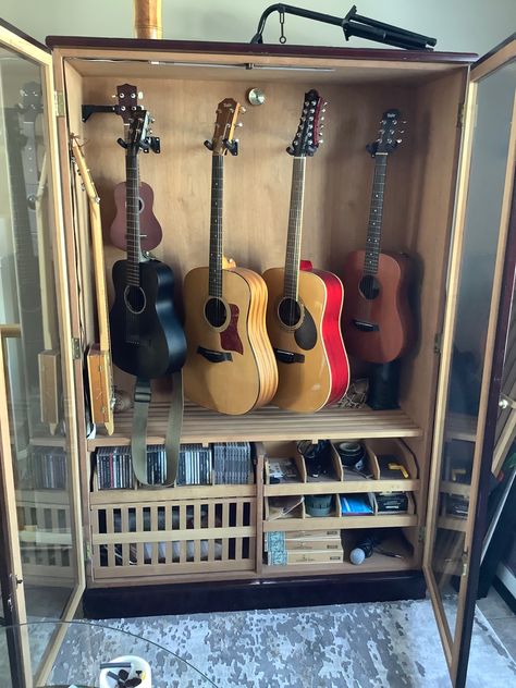 Diy Guitar Cabinet, Guitar Cupboard, Guitar Stand Ideas, Guitar Storage Cabinet, Guitar Case Storage, Humidor Cabinet, Guitar Display Case, Music Room Design, Guitar Storage