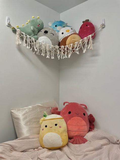 squishmallows, dorm aesthetic, dorm decor, college dorm, university dorm, macrame, toy hammock, pink bedroom decor, squishmallow decor, dorm plushies, cute dorm Squishmellow Hammock, Plushie Wall, Squishmallow Hammock, Squishmallow Decor, Squishmallows College Dorm, Crochet Plushie Hammock, Plushie Hammock, Hammock Plushies, Macrame Plushie Hammock