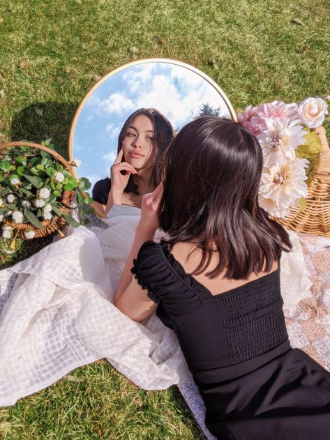 Picnic clouds outdoor mirror photoshoot dreamy cottage core aesthetic flowers pastel pink sky editorial Instagram: @kianamayy Photoshoot In A Garden, Outdoor Mirror Photoshoot, Personality Pictures, Cool Photoshoot, Mirror Photoshoot, Dreamy Cottage, Picnic Photo Shoot, Mirror Shots, Picnic Photography