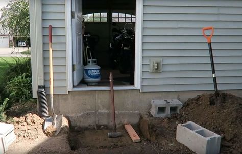 I needed some steps going out the back of the garage because the step down was very far. After scouring the internet on how to build regular steps and watching a ton of videos on YouTube, I figured there had to be an easier way. #diyhomedecor #steps #cind Cinder Block Steps, Cinder Block Bench, Cinder Block Walls, Cat Patio, Cinder Blocks, Flagstone Patio, Stenciled Floor, Concrete Pavers, Cinder Block