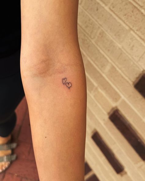 Hearts drawn by family members ���💕 Heart Tattoos From Family, Tattoos For Childhood Friends, Two Tiny Hearts Tattoo, Family Band Tattoo, Family Draw Heart Tattoo, Line Of Hearts Tattoo, Letter Heart Tattoo, Hearts Drawn By Family Tattoo, Hand Drawn Heart Tattoo Family