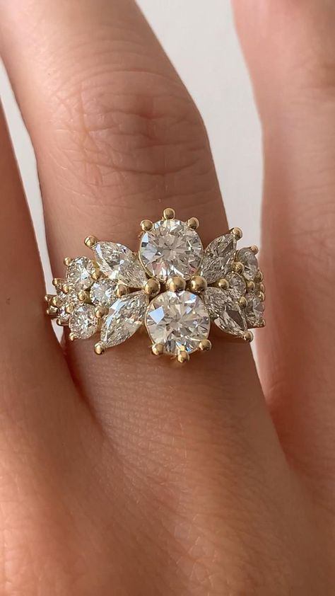 Offbeat Engagement Ring, Engagement Ring Inspo Unique, Engagement Rings Extravagant, Untraditional Wedding Rings, Unusual Engagement Rings Unique, Wedding Rings Flower, Untraditional Engagement Rings, Beautiful Jewelry Rings, Fancy Engagement Rings