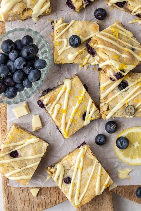 Made in one bowl and in under 45 minutes, these Blueberry Blondies will become a Summer staple. Stuffed with white chocolate and blueberries, these fudgey, flavour-packed bars will soon become a family favourite. Blueberry Blondies, Brown Butter Blondies, Homemade Bars, White Chocolate Blondies, Blondies Recipe, Dessert Bar Recipe, Easy Blueberry, Homemade Brownies, Peanut Butter Bars