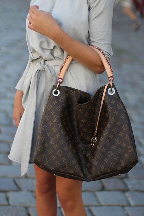 Summer Outfits Work, Louis Vuitton Handbags Black, Casual Outfits Summer, Louis Vuitton Artsy, Handbags Black, Brown Tote, Lv Handbags, Handbag Outlet, Chic Handbags