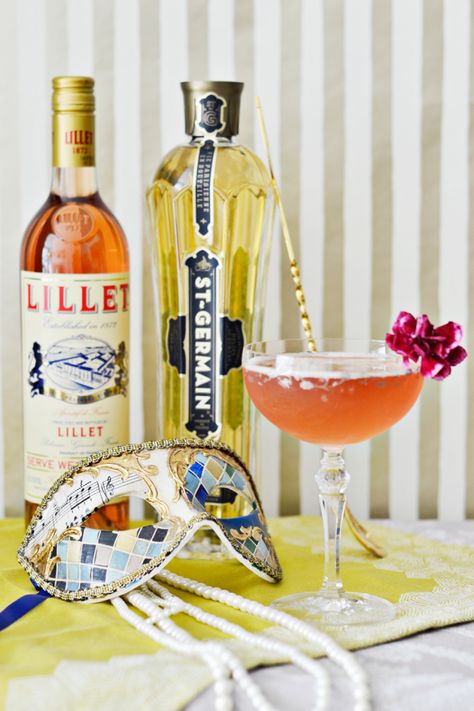 A Mardi Gras cocktail recipe with a blend of St Germain, Lillet Rose, Gin and a little Bourbon. Mardi Gras Cocktails, St Germain Cocktail, Raspberry Cocktail, Mardi Gras Centerpieces, Mardi Gras Food, Berry Juice, Cocktail Ingredients, Mardi Gras Party, St Germain