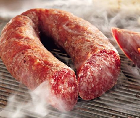 Cured Meat Recipes, Sausage Making Recipes, Bratwurst Sausage, German Sausage, Homemade Sausage, Romanian Food, How To Make Sausage, Cured Meats, German Food