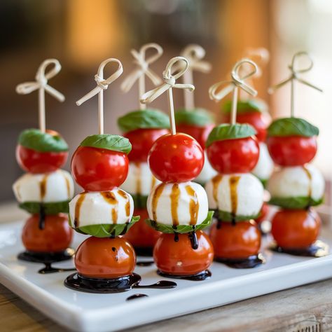 Make easy, delicious Caprese skewers with fresh mozzarella, cherry tomatoes, and basil. Perfect for parties and picnics, this gluten-free appetizer is as beautiful as it is tasty. Explore tips and variations for the ultimate Caprese experience! Cherry Tomato Caprese Appetizer, Caprese Salad Appetizer Party Appetizers, Tomato Basil Mozzarella Skewers, Keto Canapes, Tomato And Mozzarella Appetizer, Caprese Skewers Appetizers, Tomato Basil Skewers, Gluten Free Picnic Food, Caprese Cups