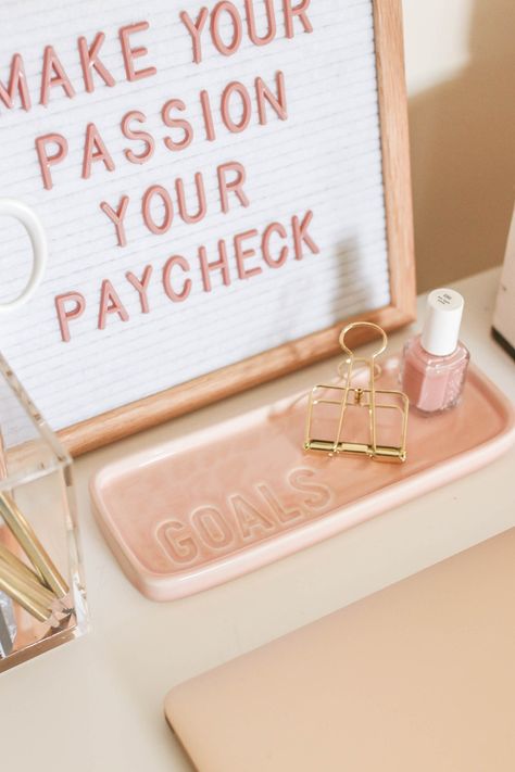 Pink Work Aesthetic, Pink Office Aesthetic, Blush And Gold Office, Pink Gold Office, Rose Gold Office, Girl Boss Office, Teresa Caruso, Work Cubicle, Office Organization At Work