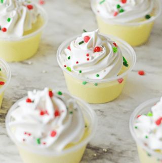 Sugar Cookie Pudding Shots - Fun Money Mom Sugar Cookie Pudding Shots, Christmas Pudding Shots, Key Lime Pie Shot, Holiday Jello, Chocolate Pudding Shots, Christmas Party Friends, Cookie Pudding, Alcohol Treats, Pudding Shot Recipes