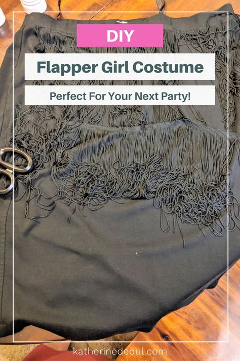 The roaring 20s are back! Celebrate them in style this Halloween with a gorgous DIY flapper girl costume! Roaring 20s Party Outfit Diy, Great Gatsby Party Outfit Diy, Diy 1920s Costume, Diy Flapper Costume, Diy Flapper Dress, Gatsby Outfit Women, Flapper Costume Diy, Roaring 20s Outfit, 1920s Outfit Ideas