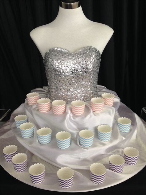 Fashion Runway Party Theme, Fashion Show Themed Birthday Party, Project Runway Birthday Party Ideas, Fashion Show Birthday Party Runway, Fashion Show Party Food Ideas, Fashion Show Theme Party, Fashion Show Party Ideas, Fashion Week Party Theme, Fashion Party Theme