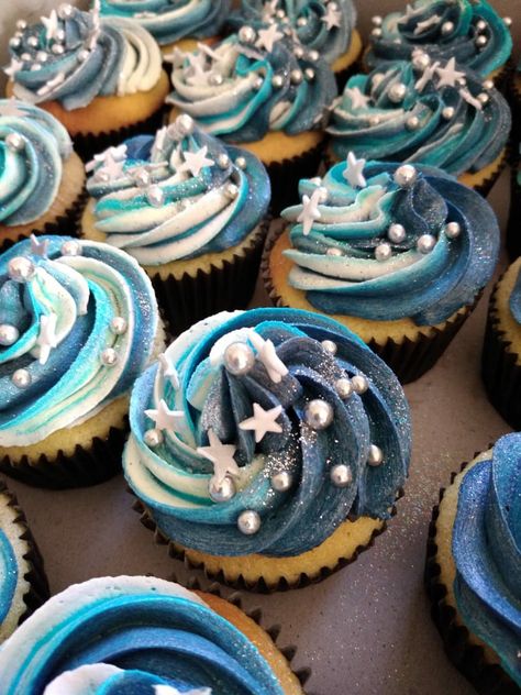 Night Sky Cupcakes, Starry Night Cupcakes, Outer Space Cupcakes, Space Themed Desserts, Baking Night, Prom Food, Space Cupcakes, Starry Night Prom, Two The Moon