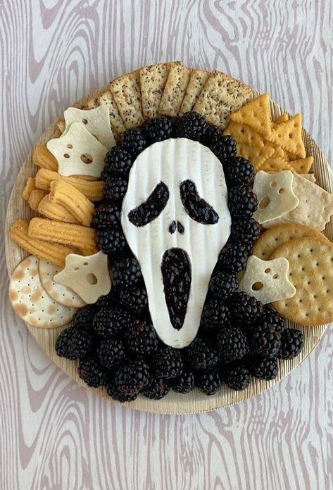 Scream Charcuterie Board👻... - Smart School House Charcuterie Bored, Bored Ideas, Halloween Charcuterie, Spooky Snacks, Halloween Fest, Halloween Party Snacks, Dollar Tree Halloween, Fun Halloween Food, Halloween Food Treats