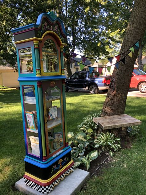 Tiny Library Ideas, Diy Lending Library, Street Library Ideas, Free Library Box Diy, Diy Free Library Box Ideas, Free Little Library Plans, Neighborhood Library Box Diy, Lending Library Ideas, Little Library Plans Diy