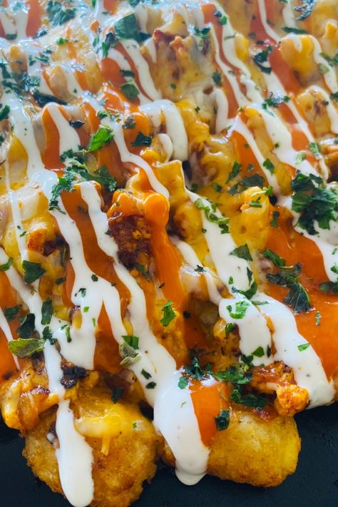 loaded tots on the griddle Blackstone Buffalo Chicken, Blackstone Appetizers, Loaded Tots, Greek Chicken And Potatoes, Blackstone Recipes, Grill Ideas, Blackstone Grill, Griddle Recipes, Flat Top Grill