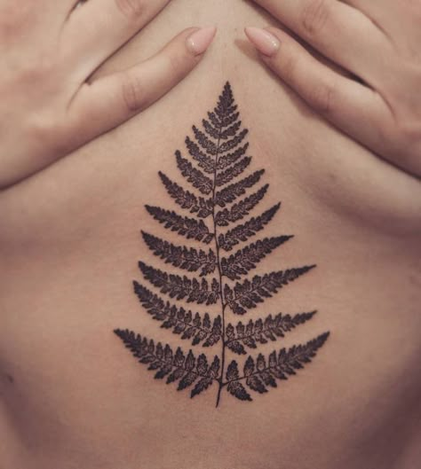 Fern Leaf Tattoo, Botanisches Tattoo, Dotwork Tattoo Mandala, Botanical Tattoos, Small Foot Tattoos, 12 Tattoos, Fern Tattoo, Leaf Tattoo, Plant Tattoo