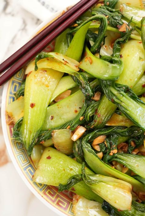 Chili Garlic Bok Choy - CJ Eats Recipes Cj Eats, How To Cook Chili, Homemade Foods, Chili Ingredients, Mapo Tofu, Asian Vegetables, Gardening Diy, Chili Oil, Green Valley