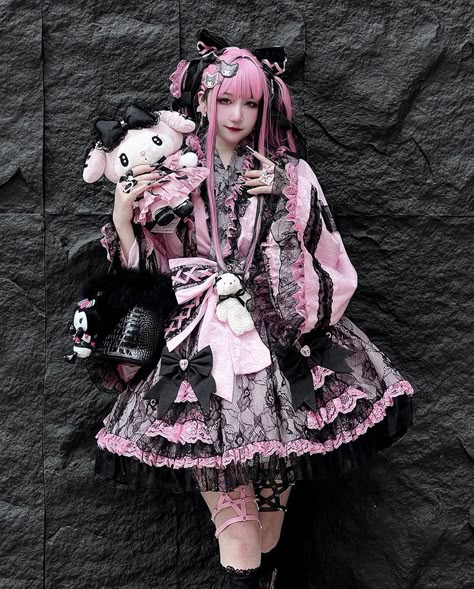 Yami Kawaii Outfit, Japanese Fashion Harajuku, Kawaii Outfit Ideas, Fashion Alternative, Classic Lolita, Yami Kawaii, Harajuku Style, Alternative Style, Goth Dress