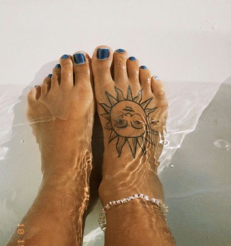 Leg Sun Tattoo, Sun Feet Tattoo, Sun Foot Tattoo, Sun Ankle Tattoo, Foot Tattoo For Women, Moon Star Tattoo, Cute Foot Tattoos, Hippie Tattoo, Foot Tattoos For Women