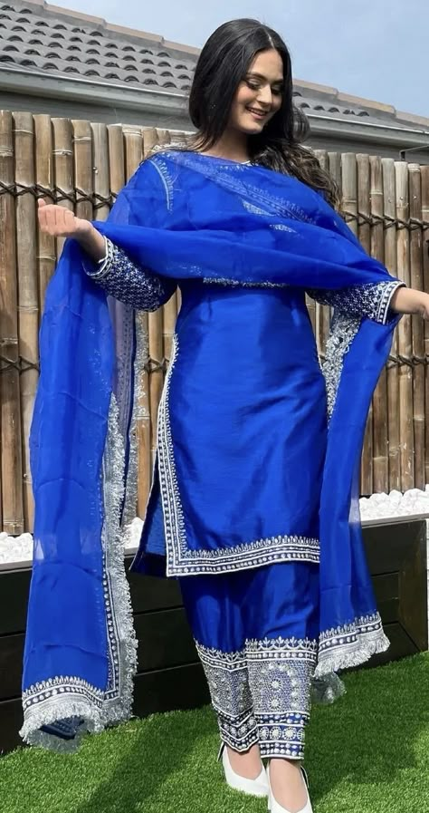 Simple Indian Suits, Luxurious Outfits, Suits For Women Indian, Patiala Suit Designs, Punjabi Outfits, Pakistani Fashion Casual, Desi Fashion Casual, Embroidery Suits Design, Designer Dresses Casual