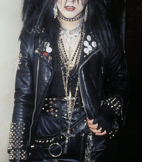 Metalhead Fashion, Goth Jacket, Punk Leather Jacket, Goth Outfit Inspo, Estilo Punk Rock, Battle Jacket, Diy Jacket, I'm With The Band, Estilo Punk