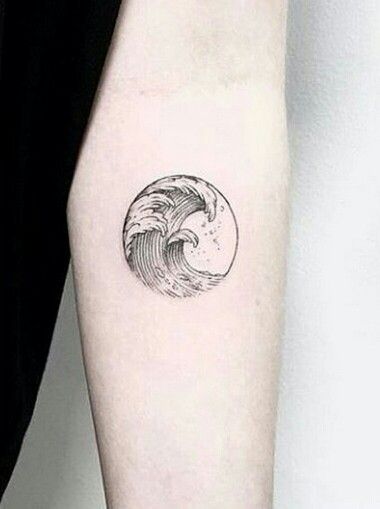 wave in circle Wave Tattoo, Pisces Tattoos, Tattoo Zeichnungen, Disney Tattoo, Cute Small Tattoos, Diy Tattoo, Waves Tattoo, Small Tattoo Designs, Disney Tattoos