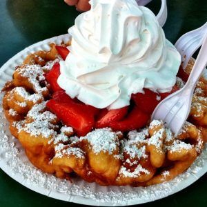 Red Velvet Funnel Cake, Strawberry Funnel Cake, Funnel Cake Fries, Homemade Funnel Cake, Funnel Cake Recipe, Fair Food, Bowl Cake, Easy Summer Meals, Dessert Cake Recipes