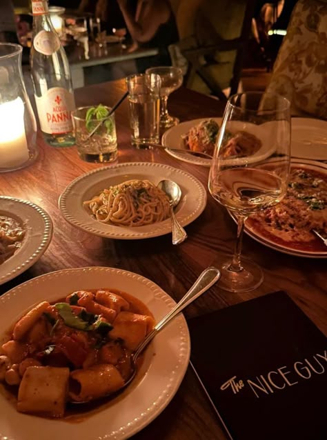 Dinner Date Aesthetic, Italian Dinner Party, Late Night Dinner, Classic Restaurant, Dinner In Paris, New York Food, Italian Dinner, Wine Food Pairing, Food Pairings