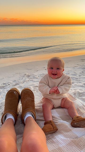 Beach Baby Aesthetic, Babies At The Beach, Beach With Baby, Baby At The Beach, Cute Baby Aesthetic, Baby Beach Photos, Fam Goals, Baby Vacation, Beach Babies