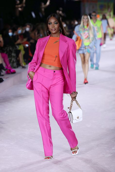 Naomi Campbell Returns to the Catwalk for Versace Show 4 Months After Welcoming Daughter Catwalk Fashion, Power Dressing, A Daughter, Irina Shayk, Naomi Campbell, Black Excellence, Indian Designer Wear, Runway Models, 4 Months