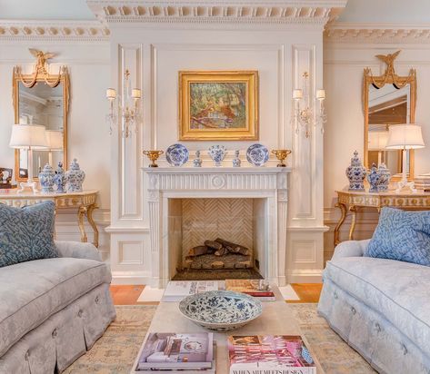 Rococo Living Room, Classic Interior Design Living Room, Cathy Kincaid, Stucco House, Luxury Living Room Decor, Stucco Homes, Living Room Den, Classic Interior Design, Classic Living Room