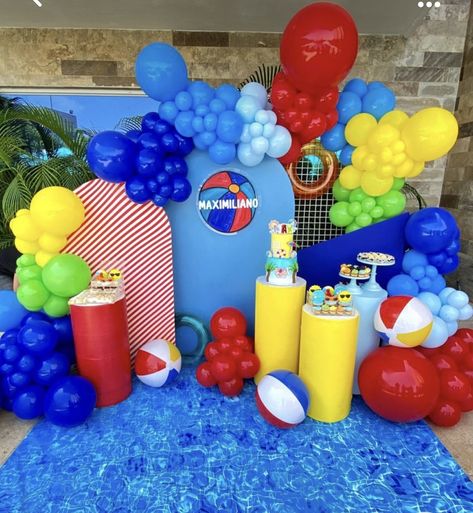 Balloon Garland For Pool Party, Pool Party Ideas For Kids Boys, Boy Pool Party Themes, Sonic Pool Party Ideas, Pool Party Balloon Garland, Pool Party Ideas For Boys, Pool Party Boys Birthday, Splash Party Decorations, Pool Birthday Party Ideas For Boys