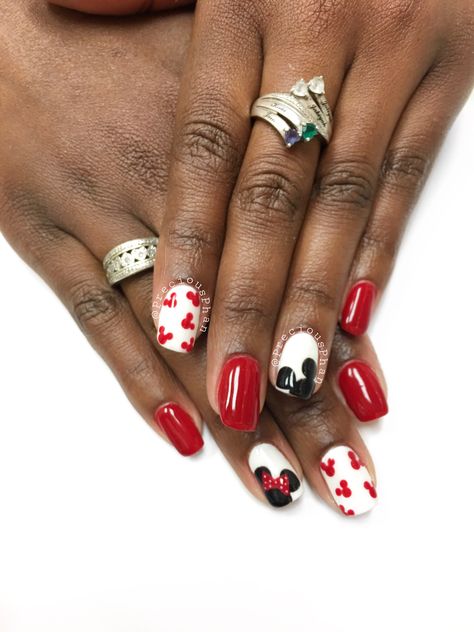 Disney Sns Nails Designs, Valentine Mickey Nails, Christmas Mickey Mouse Nails, Mickey Mouse Manicure, Disney Dip Nail Designs, Mickey Valentines Nails, Disney Cruise Nail Designs, Run Disney Nails, Wdw Nails