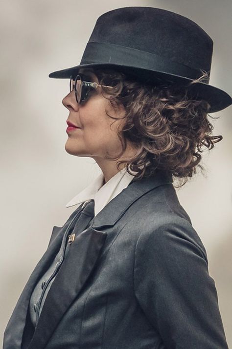 Helen McCrory as Polly Shelby Aunt Polly Peaky Blinders, Peaky Blinders Costume, Polly Gray, Helen Mccrory, Steven Knight, Peaky Blinders Characters, Peaky Blinders Wallpaper, Red Right Hand, Tommy Shelby