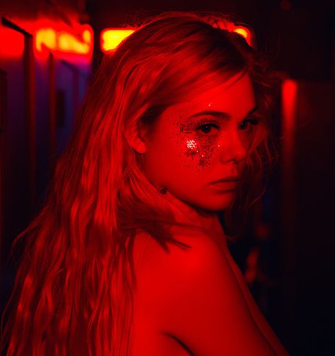 red neon demon Mystic Girl, Neon Demon, The Neon Demon, San Myshuno, Neon Noir, Septième Art, Neon Aesthetic, Alfred Hitchcock, Elle Fanning