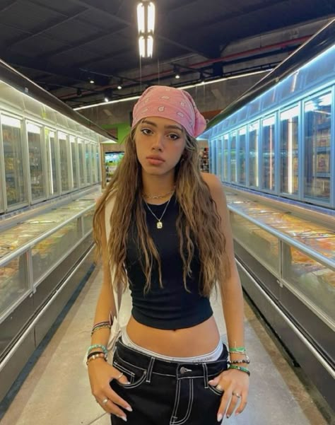 Aesthetic Outfits Teen Girl, Vintage Aesthetic Outfits, Ethan Landry, Fem Oc, Skater Aesthetic, Tv Show Outfits, Crazy Girls, Apple Juice, Cute Poses