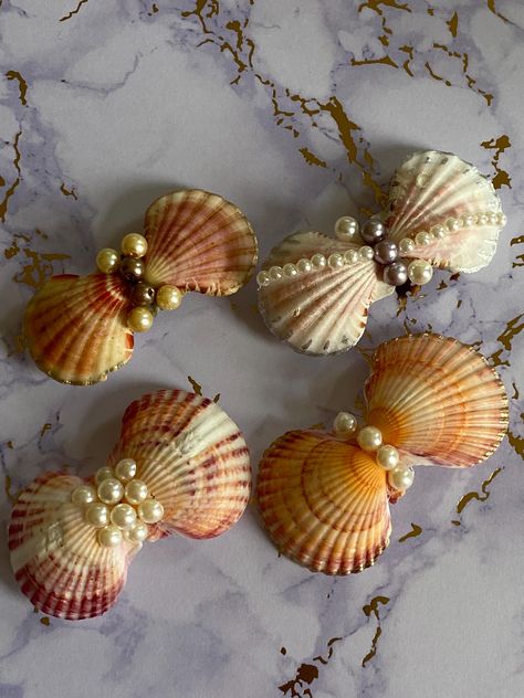 seashell hair barrettes, handmade hair accessory, nautical hair adornment for beach wedding, bridesmaids favors, 3 in shell hair barrettes adorned with beads. The perfect accessory for beach weddings, gifts for bridesmaids. Bridesmaids Favors, Shell Hair Accessories, Wedding Hair Barrette, Seashell Jewelry Diy, Seashell Hair, Beach Wedding Bridesmaids, Shells Diy, Bridesmaid Favors, Hair Bobbles