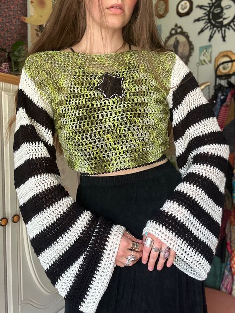 crochet sweater crochet tutorial hannah drapinski funky art funky crochet unique crochet crochet projects knit Alt Crochet Sweater, Unique Crochet Sweater, Funky Crochet Sweater, Cool Crochet Clothes, Crochet Alternative Clothing, Star Sweater Crochet, Creative Outfits Unique, Crochet Swirl Pattern, Crochet Scrap Sweater