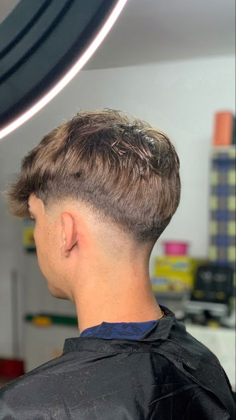 #fade #fadecut #instagram #barbershop #barber #barberlife #barberstyle #degrade #degradejoelle #degradado #belleza #barbearia #lowfade #mullet #hairstyle #cortesdecabelo #cortesdepelo Taper Fade Haircut Back View, Best Low Fade Haircuts Men, Low Drop Fade Straight Hair, Mis Fade, Soccer Hairstyles Men, High Drop Fade, Low Fade Redondo, Drop Skin Fade, Low Fade Hairstyle