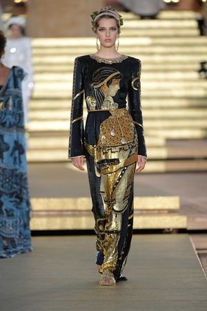 Dolce & Gabbana: Dolce & Gabbana Alta Moda 2019 Agrigento Fashion Show Photo #103 Dolce Gabbana Alta Moda, Vogue Germany, Mode Inspo, Vogue Paris, Couture Collection, Dolce & Gabbana, Moda Fashion, Archaeology, Couture Fashion