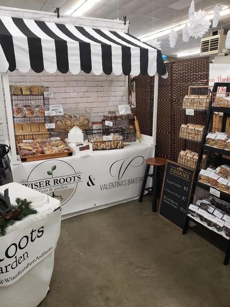 Farmers Market Bakery Display, Farmers Market Table Display, Bake Sale Displays, Bakery Stand, Market Setup, Market Stall Display, Farmers Market Stand, Rustic Bakery, Farmers Market Booth