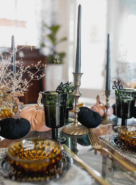 Boho Halloween Party Inspired by 'Friends' - Inspired By This Wedding Shower Ideas, Halloween Bridal Showers, Halloween Friends, Classy Halloween, Amber Glassware, Boho Halloween, Bridal Shower Tables, Adult Halloween Party, Mini Balloons