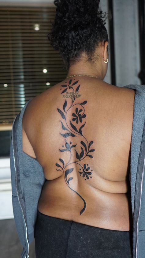 unique tattoos, flower tattoos, freehand tattoos, fine line tattoos, bold tattoos, tattoos for women, feminine tattoos Tattoos Arm Placement, Feminine Full Back Tattoos, Water Yourself Tattoo, Tattoos Plus Size Women, Tattoo On Black Women, Bold Line Tattoo, Jamaican Tattoos, Tattoos On Dark Skin, Tattoos Fine Line