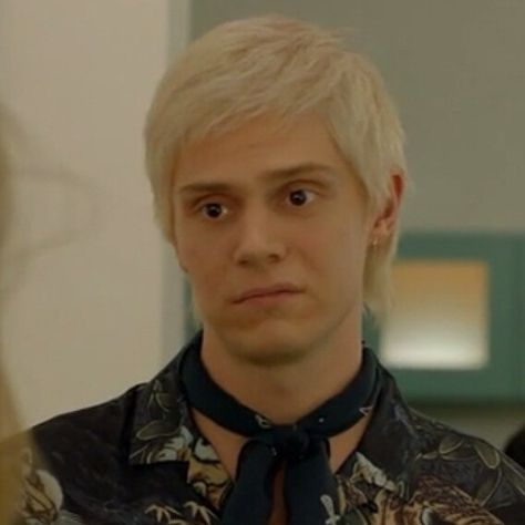 Evan Peters as Mr. Gallant on the American Horror Story: Apocalypse Evan Peters Icons, Mr Gallant, Ahs Apocalypse, Evan Peters, Google Search, Mirror, On Twitter, Twitter, Christmas